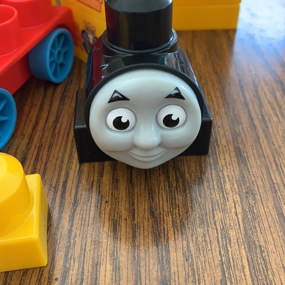 Mega Bloks, Thomas And Friends, 80 Pieces In Carrying Case - Picture 4 of 16